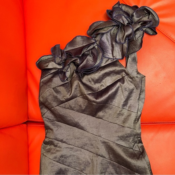 Beautiful party dress! - Picture 10 of 12